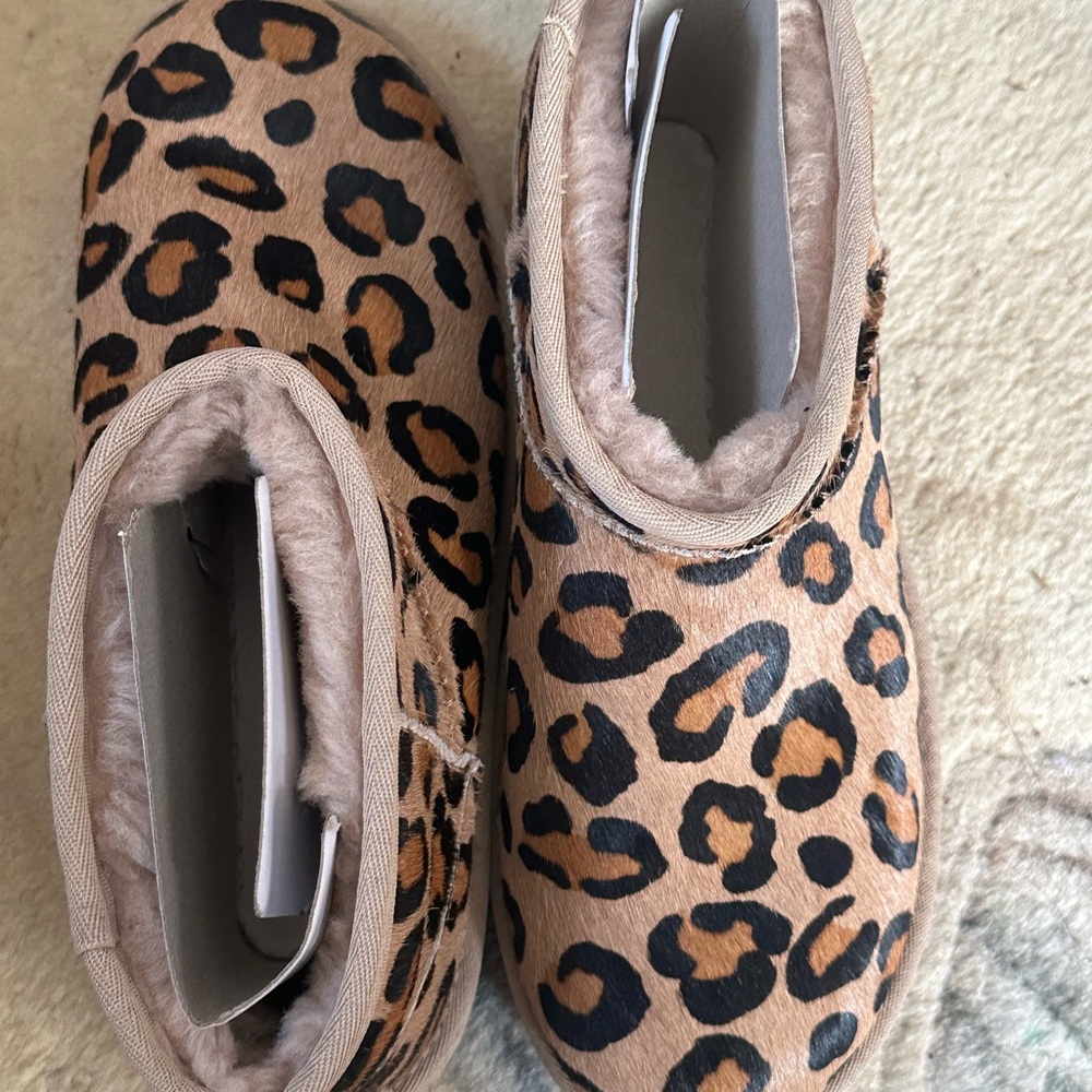 UGG Classic Leopard ultra mini spotty boots - Picture 4 of 7